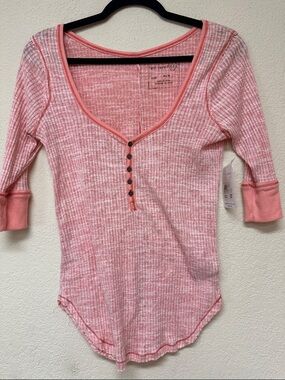 Free People NWT Heathered Pink Ribbed Henley Top size M